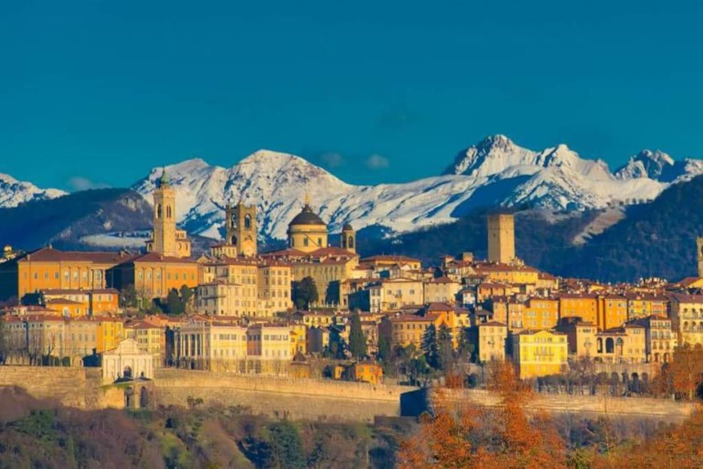 Elegant Apartment In Bergamo Center Eksteriør bilde